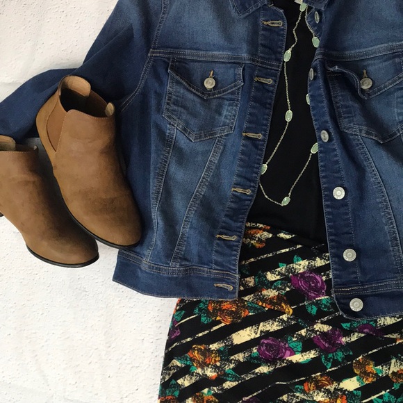 Cassie XS- Lularoe - Picture 2 of 3